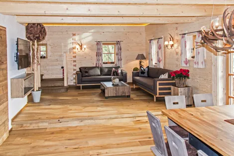 Wohnraum mit anschließender Essecke